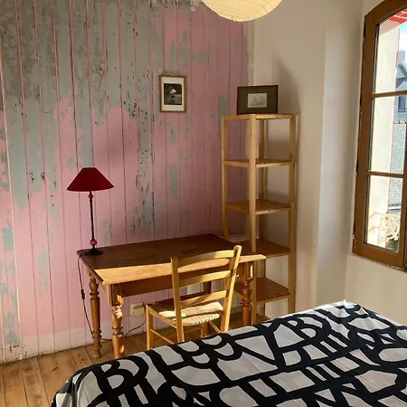 Maison Renovee Avec Jardin, Proche Commerces Et Plage, - Fr-1-418-245 *