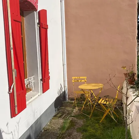 Maison Renovee Avec Jardin, Proche Commerces Et Plage, - Fr-1-418-245 *